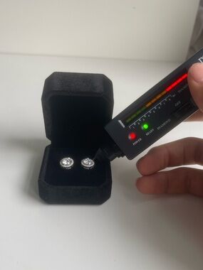 VSS1 MOISSANITE Halo Stud Earrings